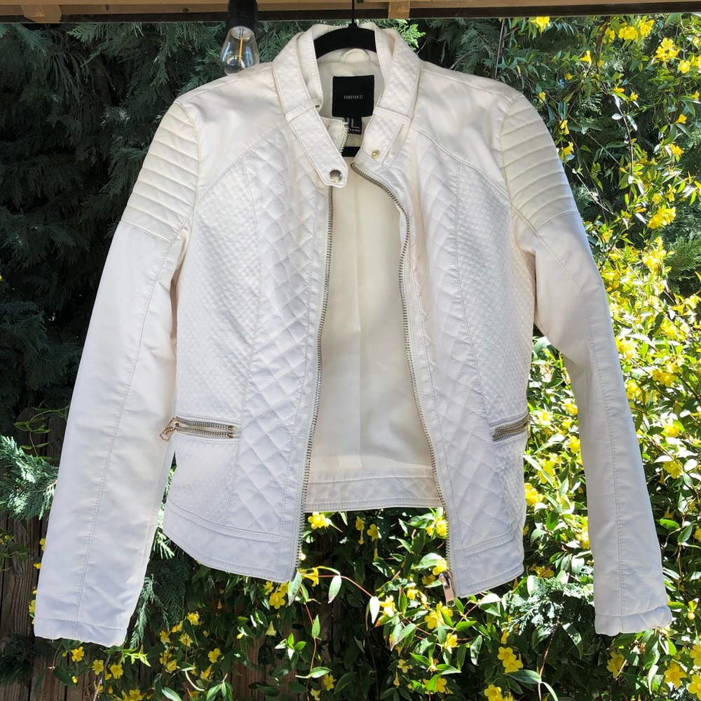 COPY - FOREVER 21 White faux leather jacket